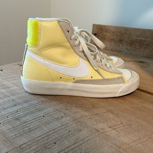 Nike blazers size 5 girls in yellow